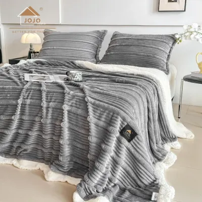Patura CoCoLiNo cu blanita Sherpa, 200x230cm, cu Fermoar, cu 2 fete de perna 50x70cm, Jojo Home, Dungi, Gri deschis