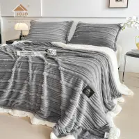 Patura CoCoLiNo cu blanita Sherpa, 200x230cm, cu Fermoar, cu 2 fete de perna 50x70cm, Jojo Home, Dungi, Gri deschis