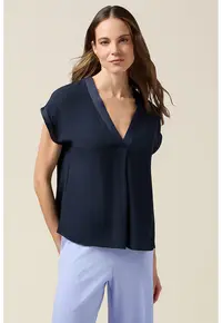Bluza cu decolteu in V si model uni - Albastru ultramarin