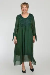 Rochie verde lunga, din matase si vascoza cu platca din dantela pe fata si pe spate