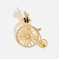 Brosa metalica aurie - albinuta pe bicicleta cu pietrcele mici argintii