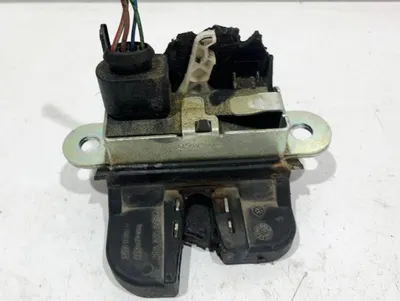 Broasca capota spate 6R0827505A Volkswagen Polo 5 (2009-2017)[6R]