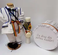 Set Botez Traditional Raul 14 - 3 piese Botez Traditional : costumas, lumanare si cufar