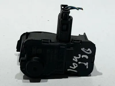 Motoras / actuator usa rezervor 7P0810773D Seat Leon 3 facelift (2016-2020)