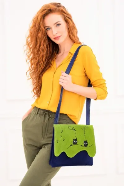 Geanta unicat handmade cu pisicute si mesaje ,din piele naturala olive si albastru electric