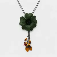 Colier reglabil statement din piele naturala cu floare verde 3D, frunzulite si margele decorative