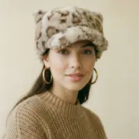 Sapca cu cozoroc din blanita si interior matlasat, animal print bej