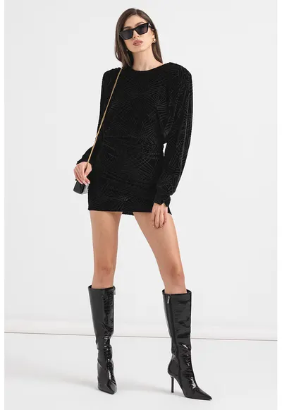 Rochie scurta cu decolteu adanc pe partea din spate - Negru