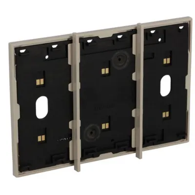 Rama electrificata pentru doze de 3 module pentru instalarea a pana la 3 comenzi ref. KM8100