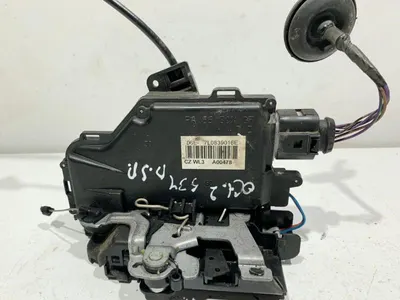 Broasca usa dreapta spate 7L0839016E Skoda Octavia 2 facelift (2008-2013)