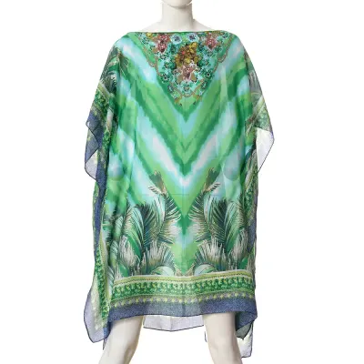 Poncho cu detalii florale in nuante de verde si albastru