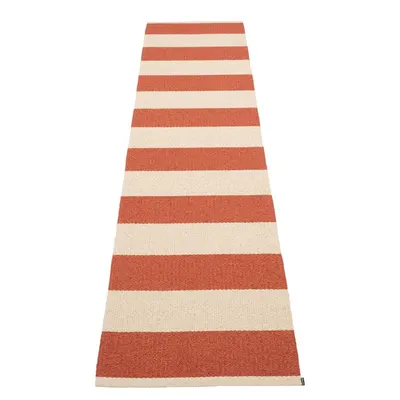 Covor tip traversă pentru interior și exterior cărămiziu/crem 70x300 cm Bob Brick – Pappelina