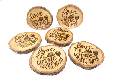 Suport pentru pahare din lemn reciclat - "Love the wine you're with"
