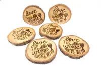 Suport pentru pahare din lemn reciclat - "Love the wine you're with"