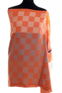 Esarfa casmir unisex cu imprimeu tabla de sah pe fond portocaliu