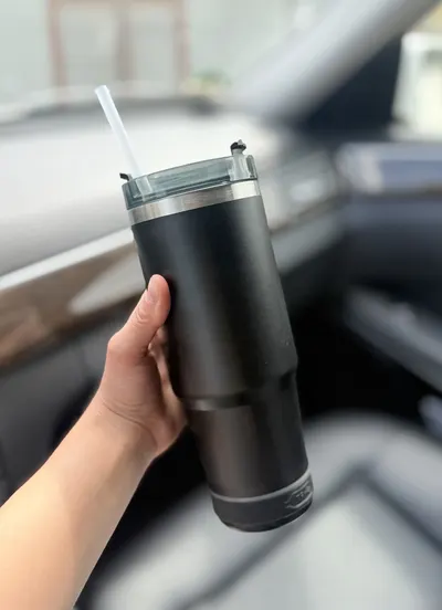 Termos pentru Adulti, cu Perete Dublu si Pai, Boxa Bluetooth Detasabila, Cablu Incarcare Inclus, Negru, 890 ml,MIX14997