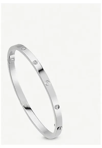 Bratara Subtire Argintie cu Gravura LOVE - Diametru 6cm - pentru Incheietura 17-19cm