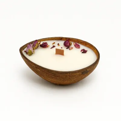 Lumânare parfumată din ceară de soia în bol de nucă de cocos – Trandafir, Frezie & Ambră | Fitil din lemn, trandafiri naturali - Default Title
