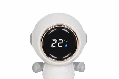 Termometru 3 in 1 Colibro, pentru baie, camera si jucarie, cu display LED, model Cosmonaut cu brate mobile, dimensiune 5.5 x 7 cm