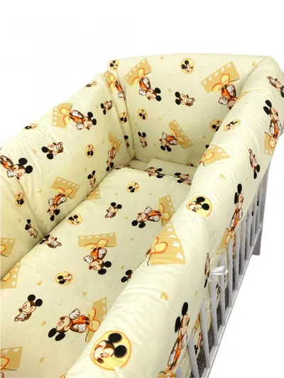 Lenjerie patut cu 5 piese si aparatori Maxi 140x70 cm Croitoria Noastra Mickey pe galben