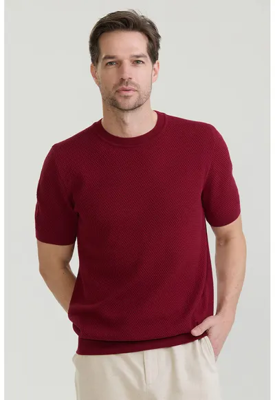 Tricou cu model uni si decolteu la baza gatului - Visiniu