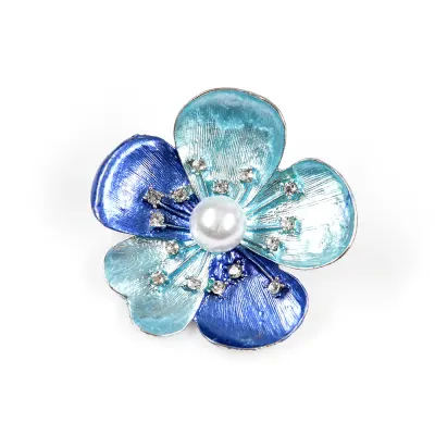 Brosa martisor floare in nunate de albastru