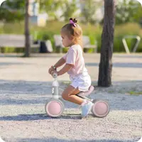 Vehicul Ride On fara pedale Ricokids Cross Country Pink, De la 12 luni, Cadru metalic usor si rezistent, Sezut confortabil din spuma moale, Manere ergonomice antiderapante, Roti din PP rezistent si silentios