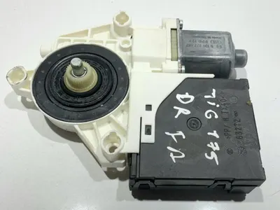 Motoras macara geam dreapta fata 5K0959792 Volkswagen Golf 6 plus (2009-2014)