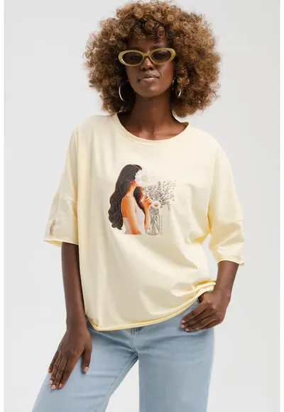 Bluza cu roiala lejera si imprimeu grafic