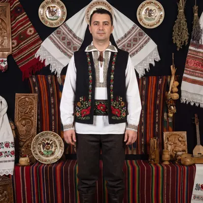 Vesta traditionala - Laviniu