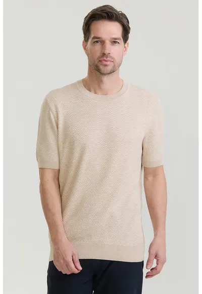 Tricou cu model uni si decolteu la baza gatului - Bej