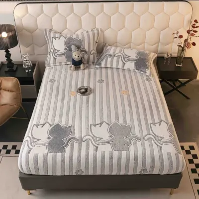 Cearsaf CoCoLiNo, JoJo Home, cu Elastic, 180x200x25cm, 2 fete de perne, 50x70cm, Alb, Gri, dungi, pisicute