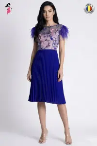 Rochie Xara eleganta de seara cu pene la umar si fusta solata