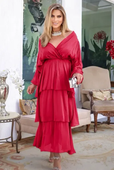 Rochie lunga suprapusa din matase, cu trei volane mari si maneca lunga, fucsia inchis