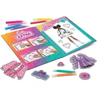 Carte de colorat cu activitati barbie - stilul tau