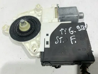 Motoras macara geam dreapta fata 5N0959701D Volkswagen Tiguan (2007-2011)