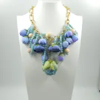 Colier statement cu flori decorative 3D in nuante pastelate de albastru si lila , design artistic