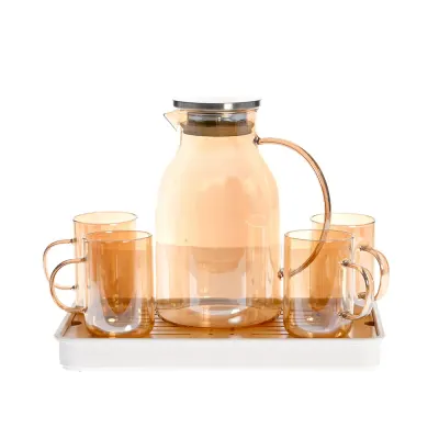 Set carafa 1500 ml si 4 cani 200 ml din sticla colorata, cu tava Set carafa 1500 ml si 6 cani 200 ml din sticla colorata, cu tava
