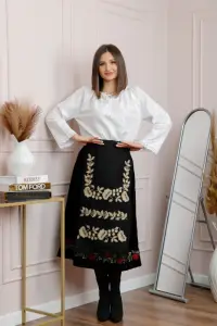 Catrinta traditionala neagra cu broderie florala aurie Madalina