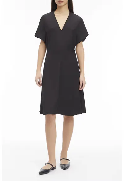 Rochie evazata cu decolteu in V - Negru