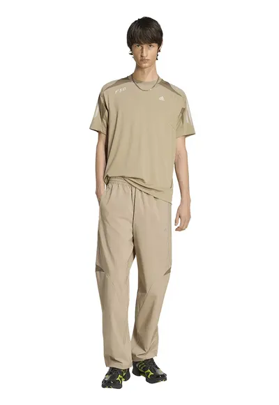 Tricou cu decolteu la baza gatului si model F50 - Maro nisip