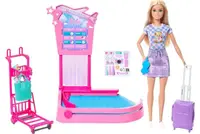 Set de joacă Barbie Family & Friends – Barbie Malibu și zona de preluare a bagajelor