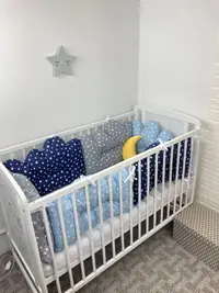 Set 6 aparatori pentru patut pernute norisori cu luna albastru