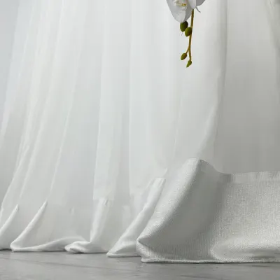 Perdea Dianne din Matase cu Banda Satinat, Ivoire, 140cm latime x 260cm inaltime, cu rejansa pt bara