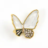 Brosa martisor fluture cu aripi albe