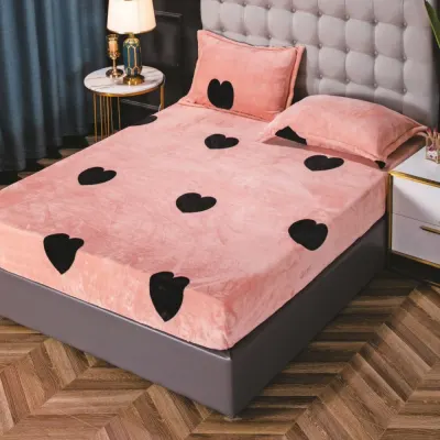 Cearsaf / Husa cu Elastic Cocolino 180x200cm si 2 fete de perna 50x70cm, Roz, inimioare negre