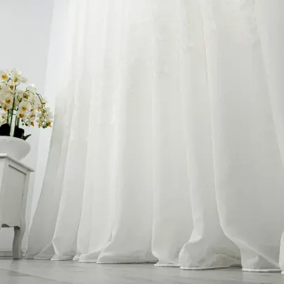 Perdea Evelyn din Voal Brodat, model cu frunze, Ivoire, 140cm latime x 260cm inaltime, cu rejansa pt bara