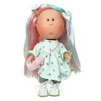 Papusa Nines D Onil, Mia, cu parul roz si suvite verzi, cu articulatii, cu miros de vanilie, 30 cm