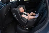 Scaun auto i-SIZE KikkaBoo i-SAFE Black pentru copii cu inaltimea 40-150 cm,fixare cu isofix,tetiera reglabila,sezut rotativ cu pozitie e somn,spatar reglabil 4 pozitii,pernuta reductor si husa detasabila