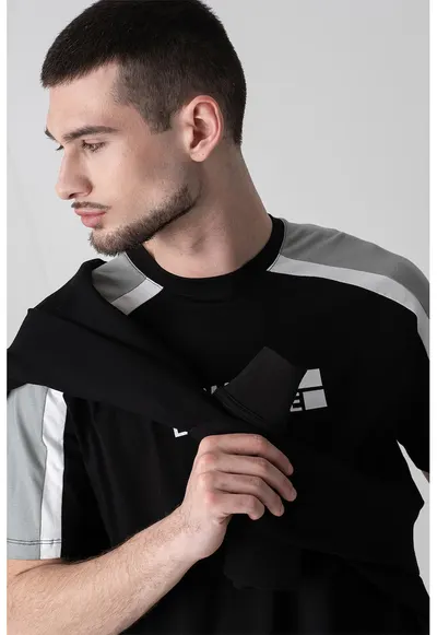 Tricou din bumbac cu insertii contrastante - Alb/Negru/Gri cenusiu